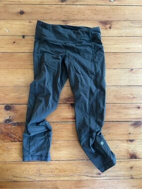 Lululemon Speed Up Crops Legging Olive Green Sz 4 see hole